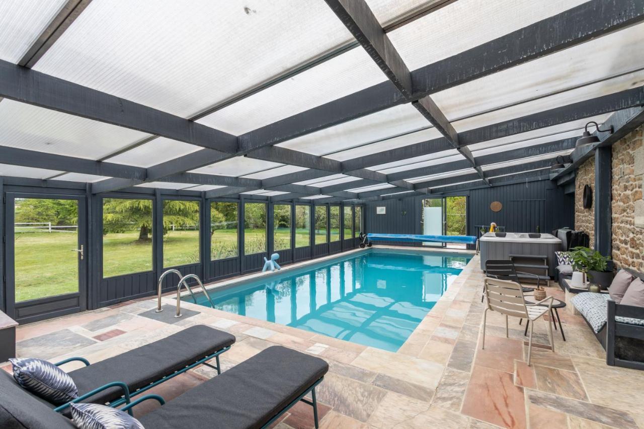 La Villa Du Golf - Avec Piscine Couverte Chauffee Et Jacuzzi Ле-Тронше Экстерьер фото